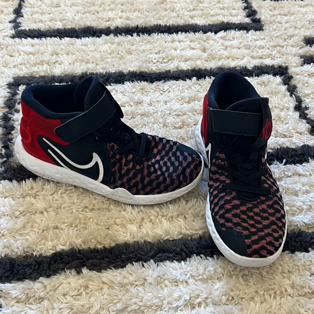 Boys Nike KD Trey 5 Basketball Shoes Boy's Size 1Y